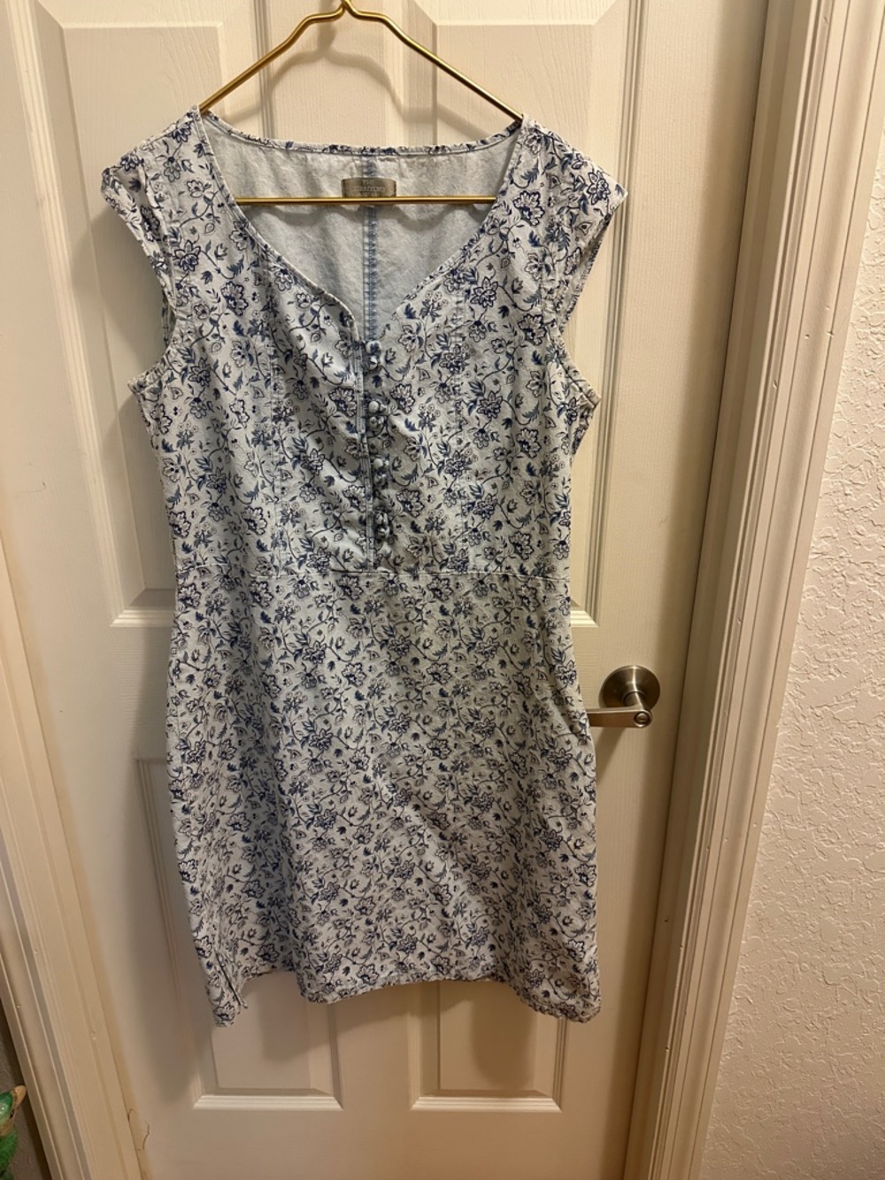 The Territory Ahead White and Blue Floral Sleeveless Shift Dress